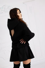 Cargar imagen en el visor de la galería, Sudadera Blush con espalda abierta y mangas acampanadas NEGRO
